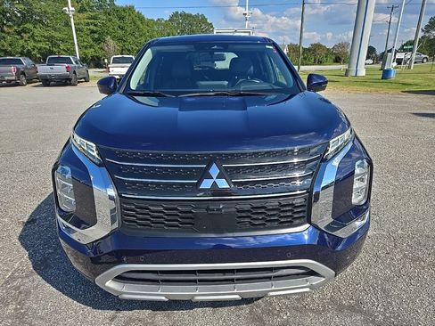 Used 2024 Mitsubishi Outlander SE image 2