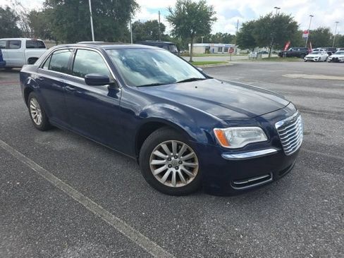 Used 2014 Chrysler 300 RWD image 5