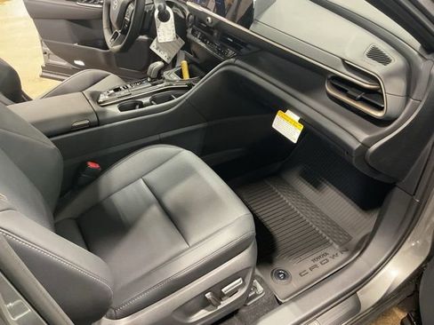 New 2026 Toyota Crown Platinum image 19