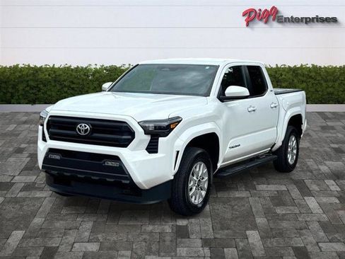 Used 2024 Toyota Tacoma SR5 AWD/4WD image 4