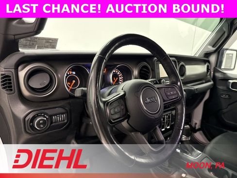 Certified 2021 Jeep Gladiator Willys image 17