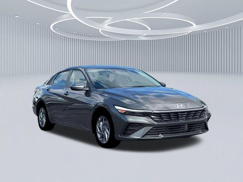 New 2026 Hyundai Elantra Hybrid FWD image 11