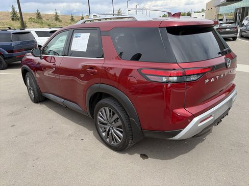 Used 2023 Nissan Pathfinder SL w/ SL Premium Package AWD/4WD image 8