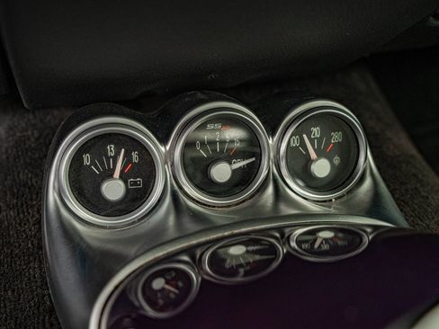 Used 2004 Chevrolet SSR w/ Preferred Equipment Group image 31