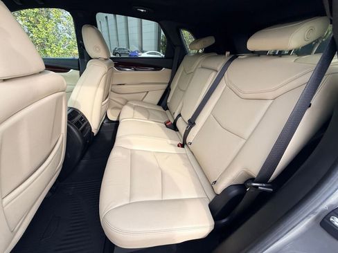 Used 2018 Cadillac XT5 Luxury w/ Driver Awareness Package image 19