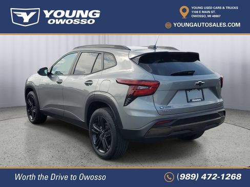 Used 2025 Chevrolet Trax ACTIV w/ Sunroof Package FWD image 4