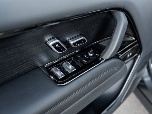 Used 2023 Land Rover Range Rover SV image 25