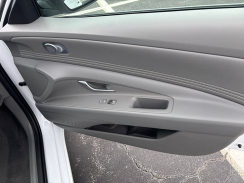 Certified 2025 Hyundai Elantra Sport FWD image 31