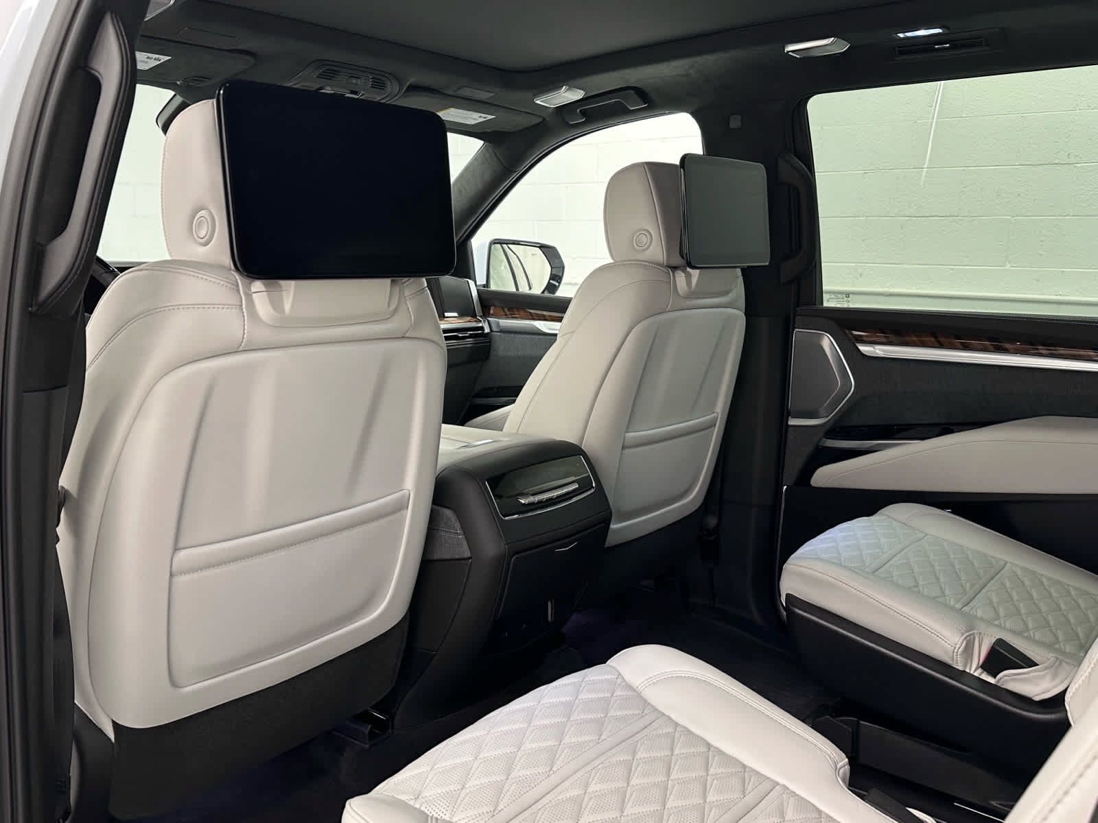 Used 2026 Cadillac Escalade Platinum Sport w/ LPO, ONYX Package AWD/4WD image 14