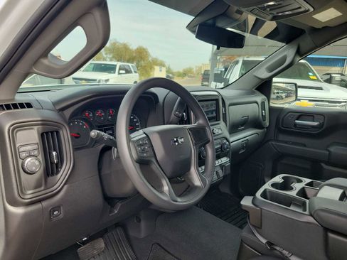 Used 2025 Chevrolet Silverado 1500 Custom image 2