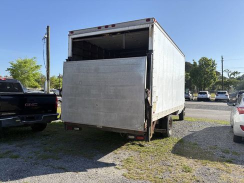 Used 2005 Ford E-350 and Econoline 350 Super Duty image 9