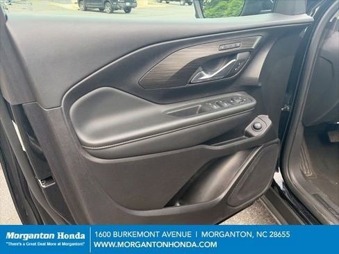 Used 2024 GMC Terrain SLT AWD/4WD image 13
