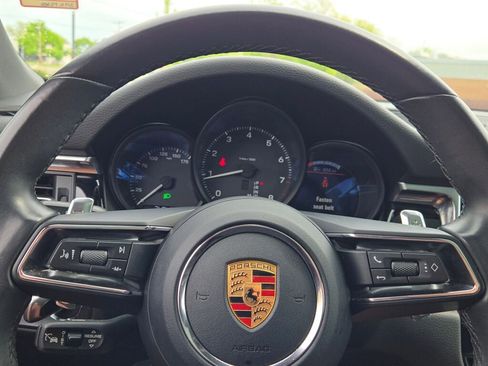 Used 2024 Porsche Macan AWD/4WD image 35