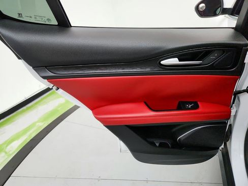 Used 2019 Alfa Romeo Stelvio AWD image 23