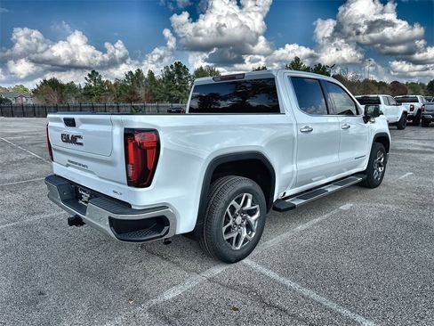 New 2026 GMC Sierra 1500 SLT image 11