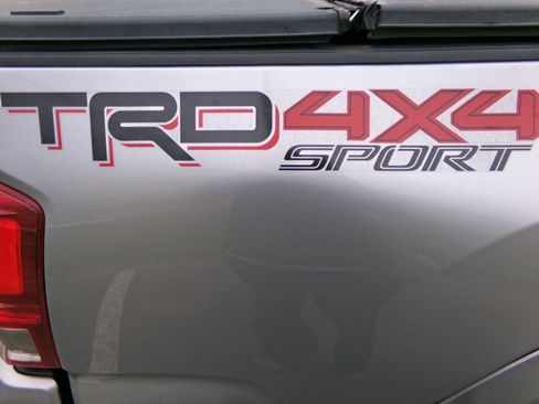 Used 2016 Toyota Tacoma TRD Sport w/ Towing Package AWD/4WD image 15