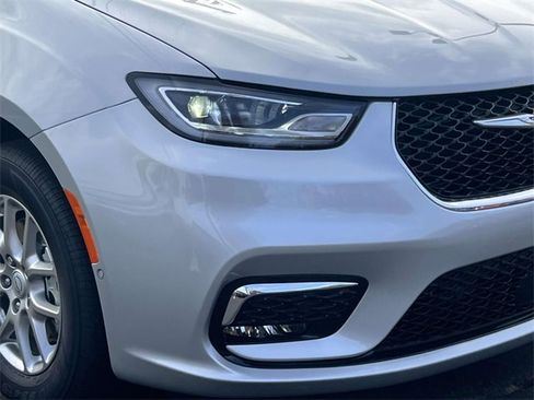 New 2026 Chrysler Pacifica Select image 9