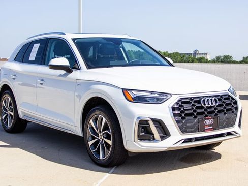 Used 2023 Audi Q5 2.0T Premium w/ Convenience Package AWD/4WD image 3