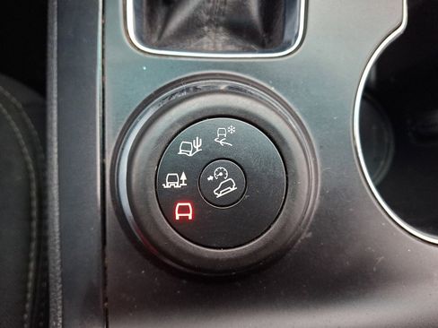 Used 2017 Ford Explorer XLT image 25