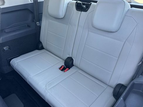 Used 2018 Volkswagen Tiguan SE w/ Panoramic Sunroof Package FWD image 14