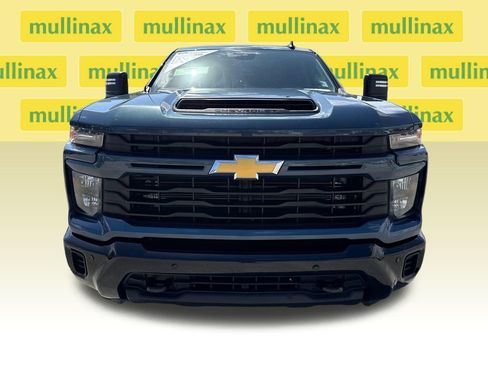 Used 2025 Chevrolet Silverado 2500 Custom w/ Custom Value Package image 11