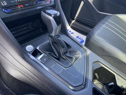 Used 2023 Volkswagen Tiguan SE w/ Panoramic Sunroof Package FWD image 32