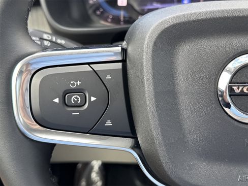 Used 2025 Volvo XC40 B5 Plus w/ Protection Package Premier image 15