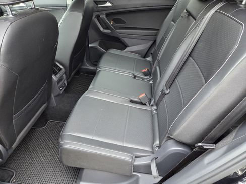 Used 2021 Volkswagen Tiguan SE image 6