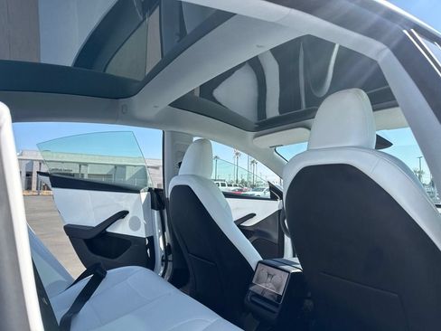 Used 2024 Tesla Model 3 Standard Range RWD image 11