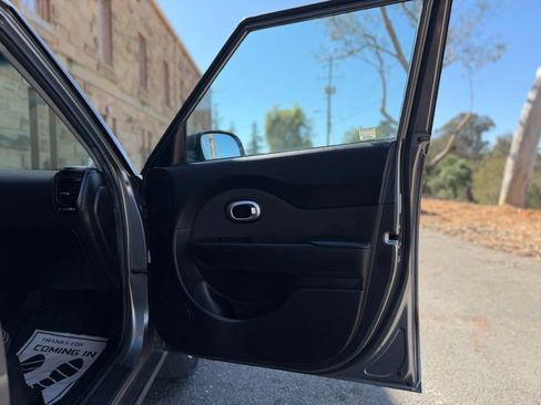Used 2014 Kia Soul + FWD image 24