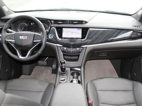 Used 2024 Cadillac XT6 Premium Luxury FWD image 10