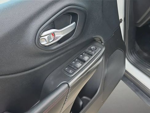 Used 2014 Jeep Cherokee Trailhawk w/ Technology Group AWD/4WD image 11