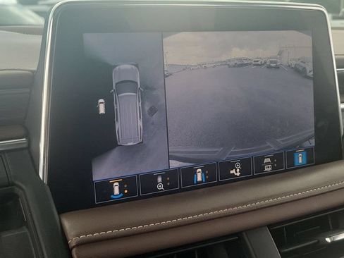 Used 2021 Chevrolet Suburban High Country RWD image 15