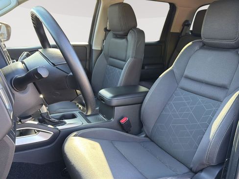 Used 2025 Nissan Frontier SV image 18