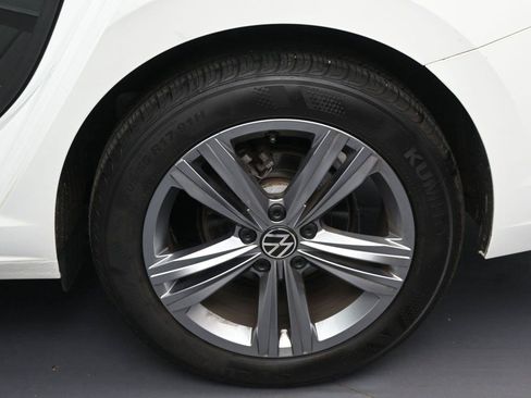 Used 2023 Volkswagen Jetta SE w/ Panoramic Sunroof Package FWD image 10