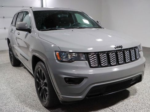 Used 2022 Jeep Grand Cherokee Laredo X RWD image 5