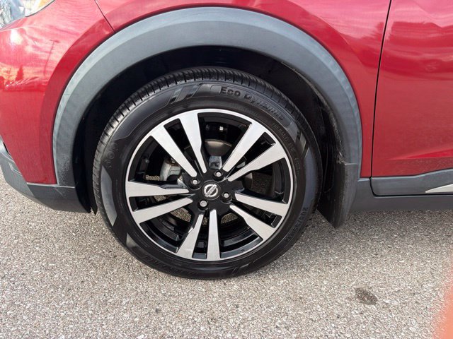 Used 2018 Nissan Kicks SR w/ Exterior Package FWD image 34