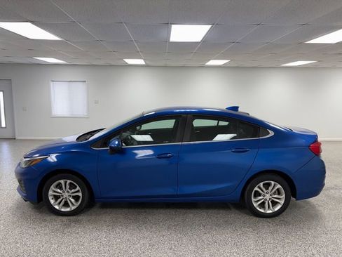 Used 2019 Chevrolet Cruze LT image 4