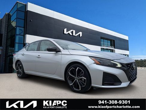 Used 2023 Nissan Altima 2.5 SR FWD image 1
