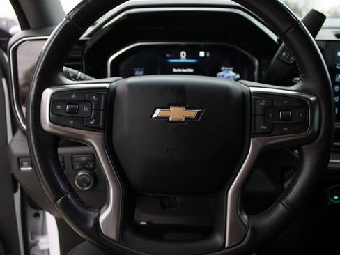 Used 2022 Chevrolet Silverado 1500 LT image 12