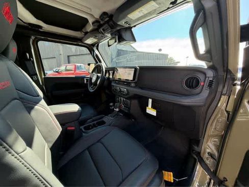 New 2025 Jeep Wrangler Unlimited Rubicon w/ Convenience Group AWD/4WD image 21