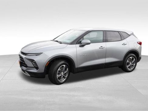 Used 2025 Chevrolet Blazer LT AWD/4WD image 10