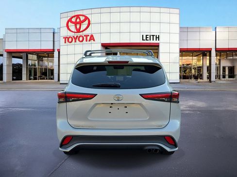 Used 2023 Toyota Highlander XSE image 6