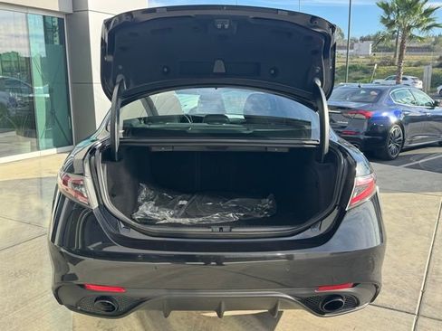 Used 2025 Alfa Romeo Giulia image 11
