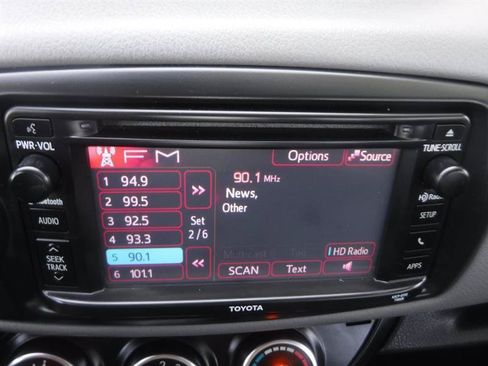Used 2015 Toyota Yaris L FWD image 36
