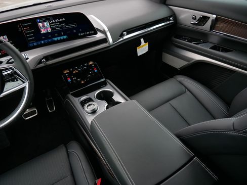 New 2026 Cadillac Vistiq Luxury image 9