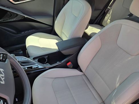 New 2026 Kia Niro EX FWD image 17