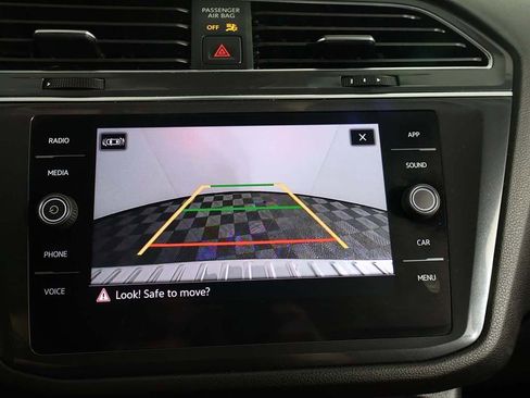 Used 2023 Volkswagen Tiguan SE w/ Panoramic Sunroof Package image 47