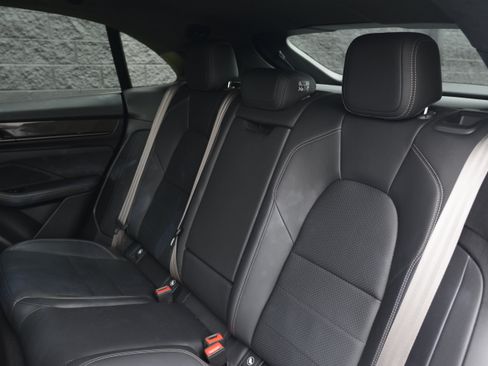 Certified 2025 Porsche Macan Turbo Electric AWD/4WD image 31