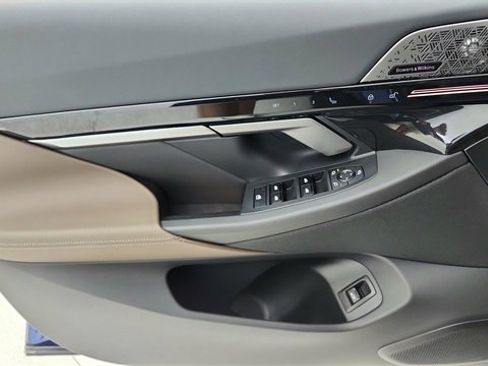 Used 2024 BMW 530i xDrive 530i xDrive w/ Premium Package image 35